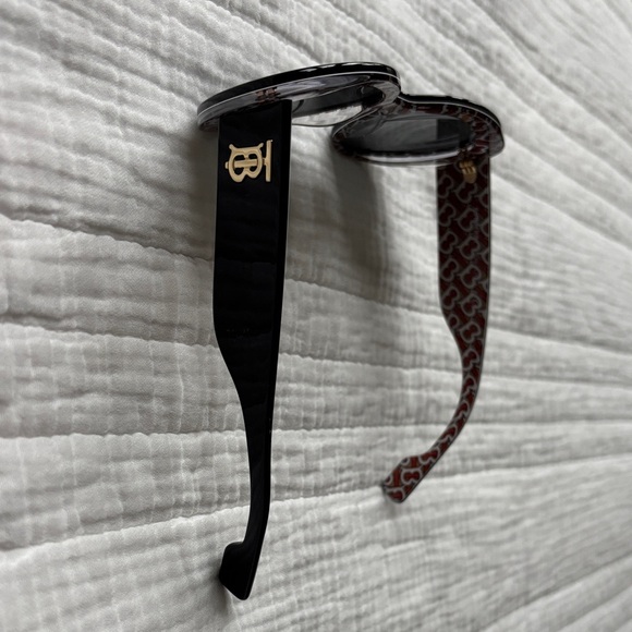 Burberry Black Oversized Sunglasses - Picture 2 of 4